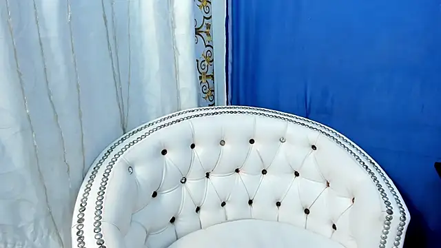 Snapshot of Analia18_ chatting on 4, 2, 2025 Analia18 online show from 4, 2, 2025