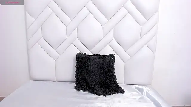 Snapshot of Analia18_ chatting on 19, 12, 2025 Analia18 online show from 19, 12, 2025