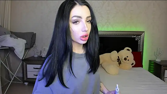 NancyLovee  online show from 18, 3, 2025