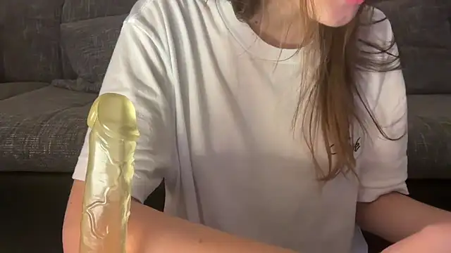 EmilyWi  online show from 12, 12, 2024