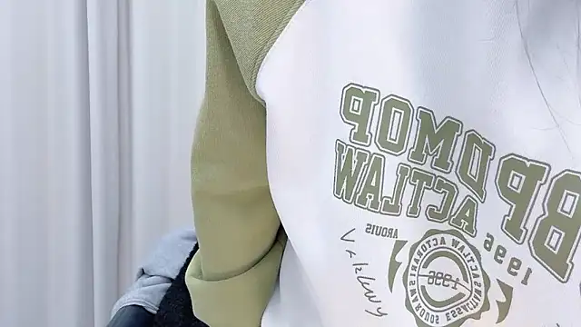 chloe-01 online show from 19, 1, 2025