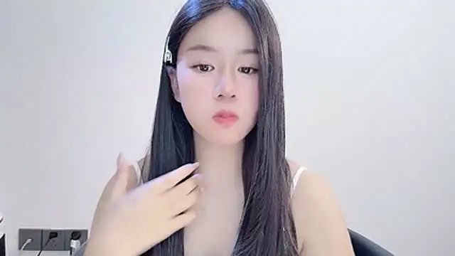 chloe-01 online show from 4, 12, 2025