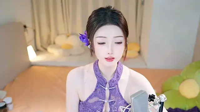 Snapshot of Eimile chatting on 12, 12, 2024 Eimile online show from 12, 12, 2024