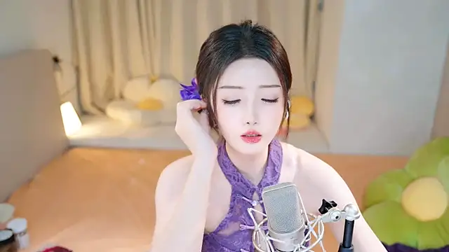 Snapshot of Eimile chatting on 12, 12, 2024 Eimile online show from 12, 12, 2024