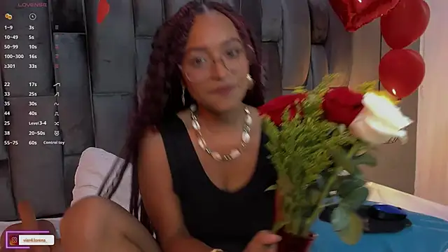 Lorena Vieira  online show from 15, 2, 2025