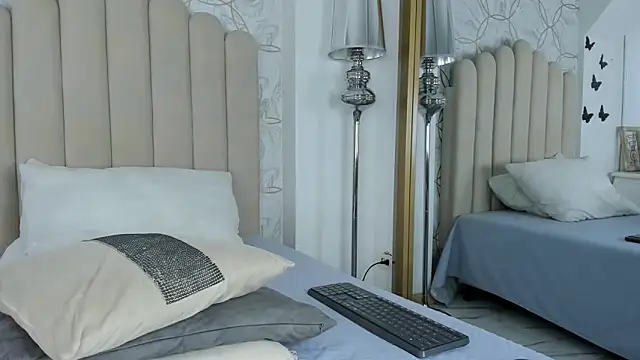 Snapshot of Foxy200__ chatting on 15, 12, 2024 Foxy200 online show from 15, 12, 2024