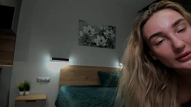 Snapshot of chloewallace chatting on 2, 12, 2024 chloewallace online show from 2, 12, 2024