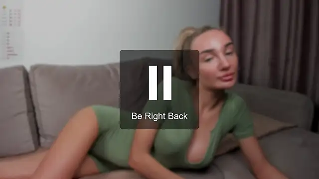Snapshot of chloewallace chatting on 4, 10, 2025 chloewallace online show from 4, 10, 2025