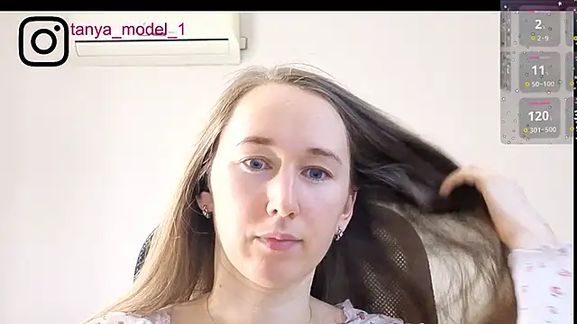Snapshot of --Model--2 chatting on 19, 11, 2025 --Model--2 online show from 19, 11, 2025