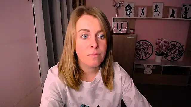 Hot Milady online show from 8, 1, 2025