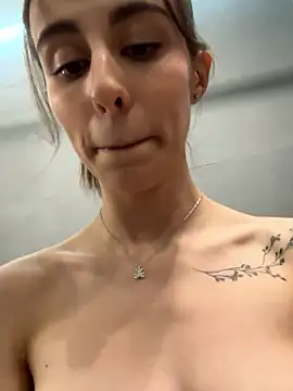 Snapshot of HellPeach chatting on 6, 12, 2024 HellPeach online show from 6, 12, 2024