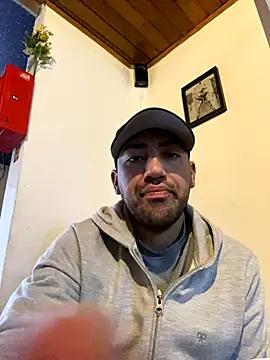 JuanZapata33 online show from 12, 11, 2025