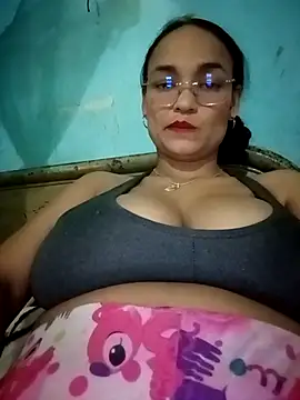 Snapshot of luna_hell chatting on 30, 4, 2026 luna hell online show from 30, 4, 2026