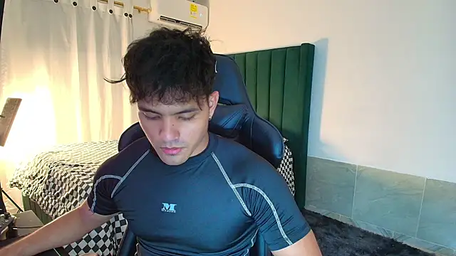 Snapshot of man_dur07 chatting on 14, 12, 2025 man dur07 online show from 14, 12, 2025