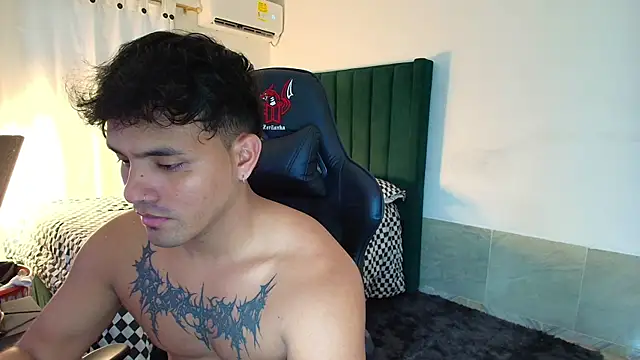 Snapshot of man_dur07 chatting on 18, 12, 2025 man dur07 online show from 18, 12, 2025