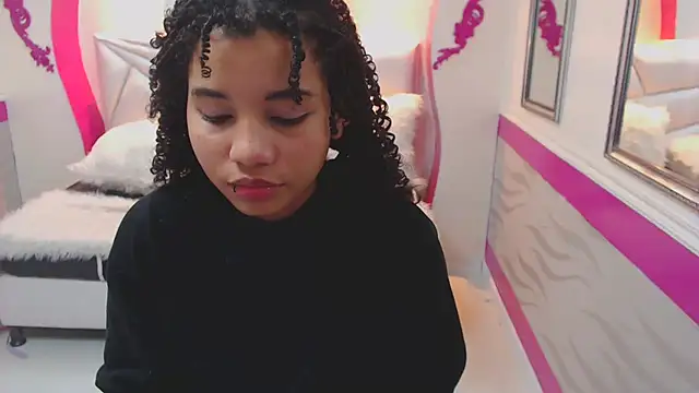 Snapshot of Mayaa_ross chatting on 19, 12, 2024 Mayaa ross online show from 19, 12, 2024