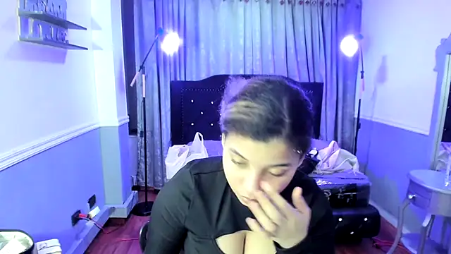 Snapshot of Mayaa_ross chatting on 18, 11, 2025 Mayaa ross online show from 18, 11, 2025