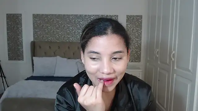 Snapshot of Mayaa_ross chatting on 30, 11, 2025 Mayaa ross online show from 30, 11, 2025