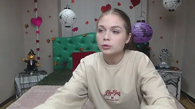 LaraPika online show from 4, 11, 2025