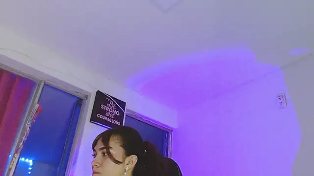 Snapshot of giuliana_andrade chatting on 21, 4, 2026 giuliana andrade online show from 21, 4, 2026
