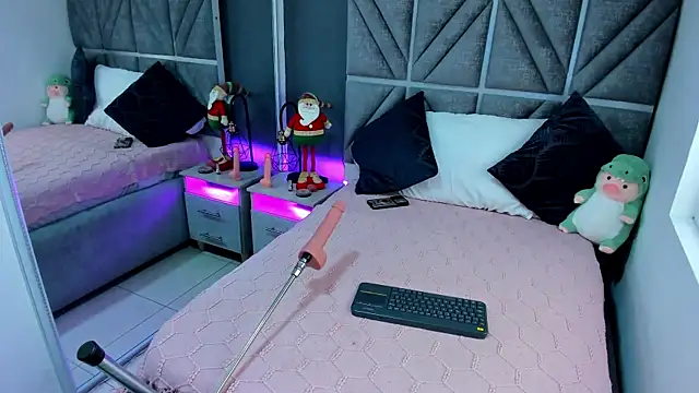 Snapshot of Kitty_Eliffe chatting on 11, 12, 2024 Kitty Eliffe online show from 11, 12, 2024