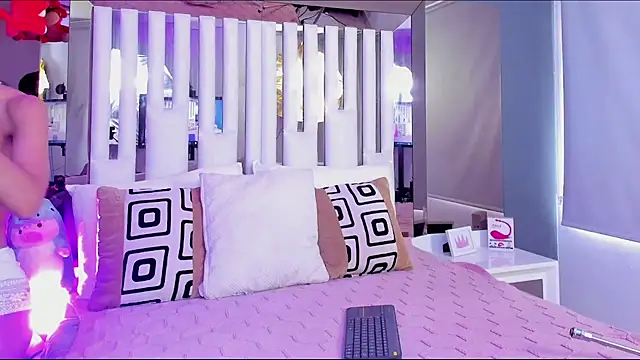 Snapshot of Kitty_Eliffe chatting on 20, 12, 2024 Kitty Eliffe online show from 20, 12, 2024