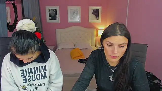 Snapshot of EricaAndPenelopa chatting on 4, 1, 2025 EricaAndPenelopa online show from 4, 1, 2025