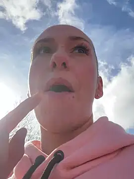 lola tentatiion online show from 23, 3, 2025