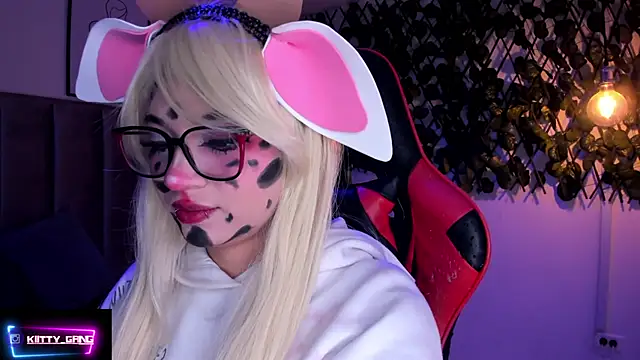 Kitty Gang online show from 31, 10, 2025