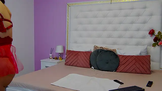 Lenna Paul online show from 10, 2, 2025