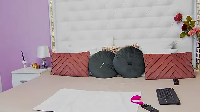 Lenna Paul online show from 3, 3, 2025