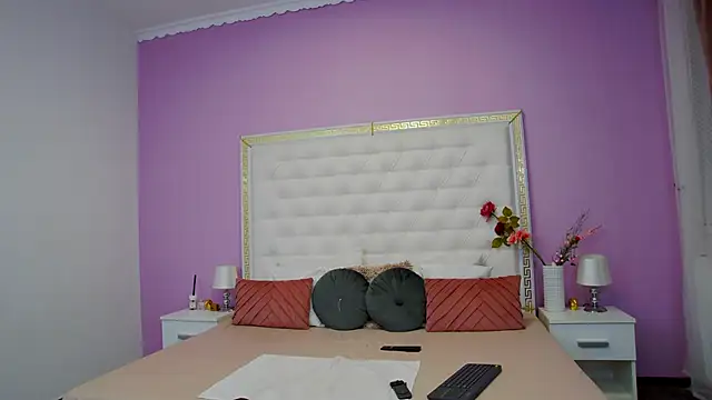 Lenna Paul online show from 7, 3, 2025