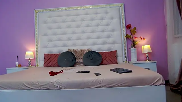 Lenna Paul online show from 29, 9, 2025