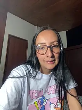 yaralyminjo2 online show from 5, 1, 2025