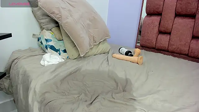 kristakinnky online show from 4, 3, 2025