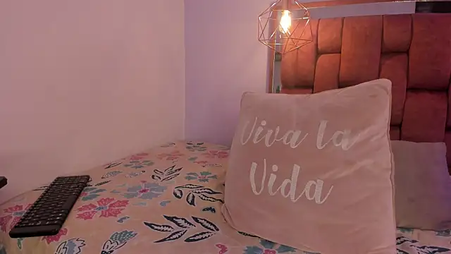 kristakinnky online show from 7, 11, 2025