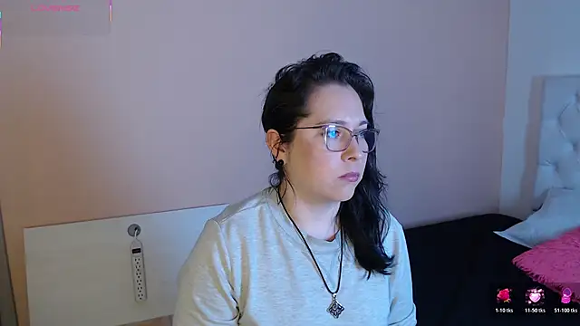 May Carlier online show from 3, 2, 2026