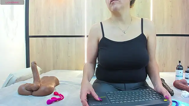 adela chase online show from 6, 10, 2025