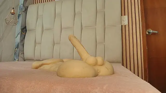 Snapshot of Emily_Trujillo chatting on 19, 12, 2025 Emily Trujillo online show from 19, 12, 2025