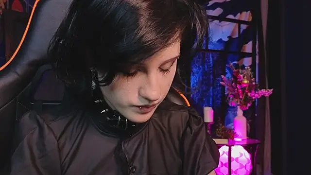 dark vamp  online show from 22, 1, 2025