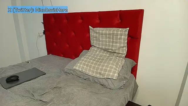 NicoDavisHere online show from 9, 1, 2026