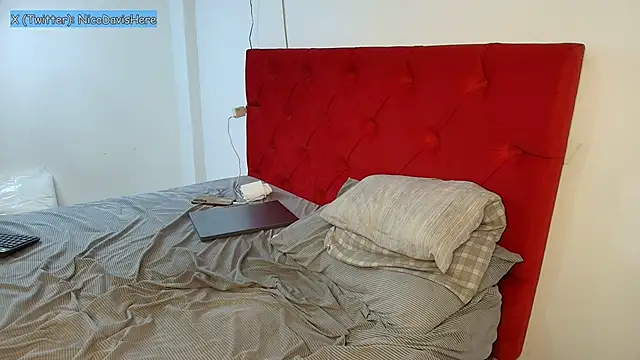 NicoDavisHere online show from 11, 3, 2026