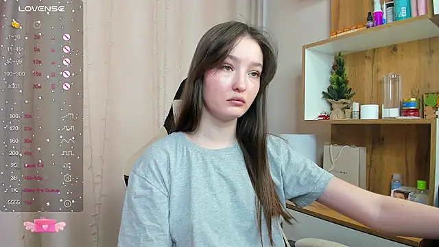 Snapshot of Fairyy_Moon chatting on 13, 2, 2025 Fairyy Moon online show from 13, 2, 2025