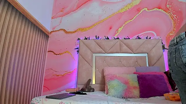 Taylor  cooper online show from 8, 9, 2025