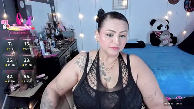 Ivonnee   online show from 8, 11, 2025