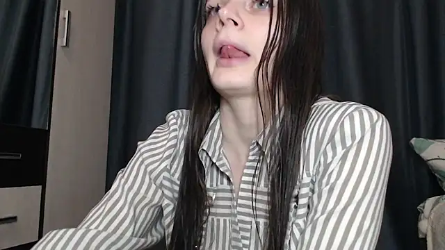 Snapshot of Effi_18 chatting on 24, 10, 2025 Effi 18 online show from 24, 10, 2025