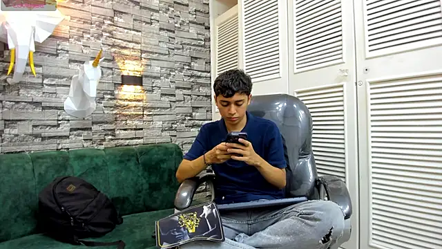 DamiBright online show from 5, 12, 2025