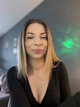 Mia Ethan online show from 31, 3, 2026