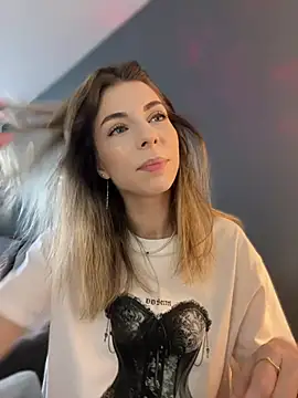 Mia Ethan online show from 4, 6, 2026