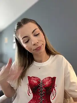 Mia Ethan online show from 5, 6, 2026